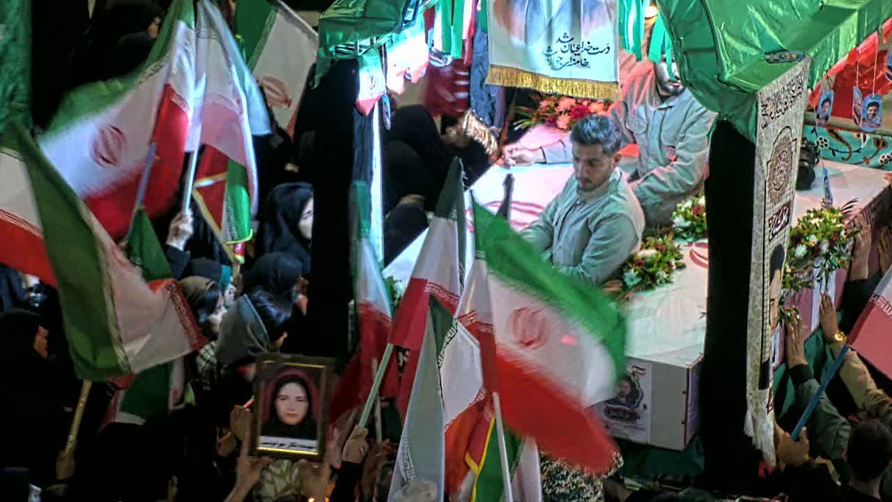 💠 تصاویری از تشییع پیکر مطهر شهیده نگار میردوست و شهید علی اکبر خوافی که در حمله وحشیانه رژیم جنایتکار صهیونیستی به شهرک صنعتی خیام شهرستان زبرخان، به شهادت رسیدند🏴🇮🇷  🗓 شنبه ۸ فروردین ۱۴۰۵  ▫️