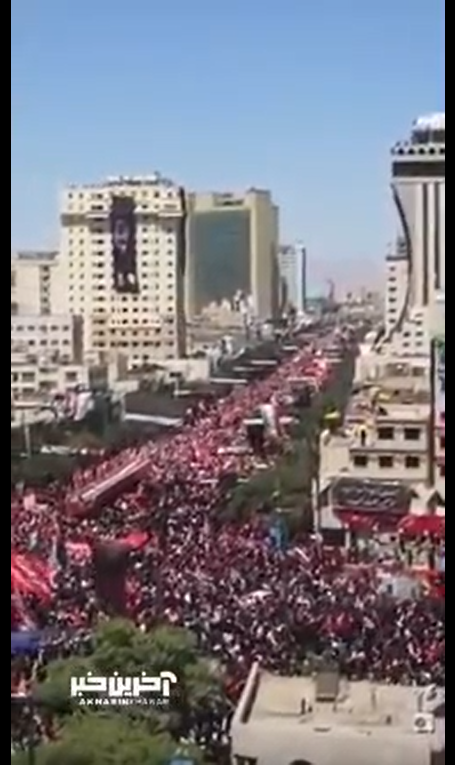 نمای هوایی از جمعیت بی‌انتهای حاضر در خیابان امام‌رضا(علیه‌السلام) پیش از آغاز مراسم تشییع رهبر شهید انقلاب